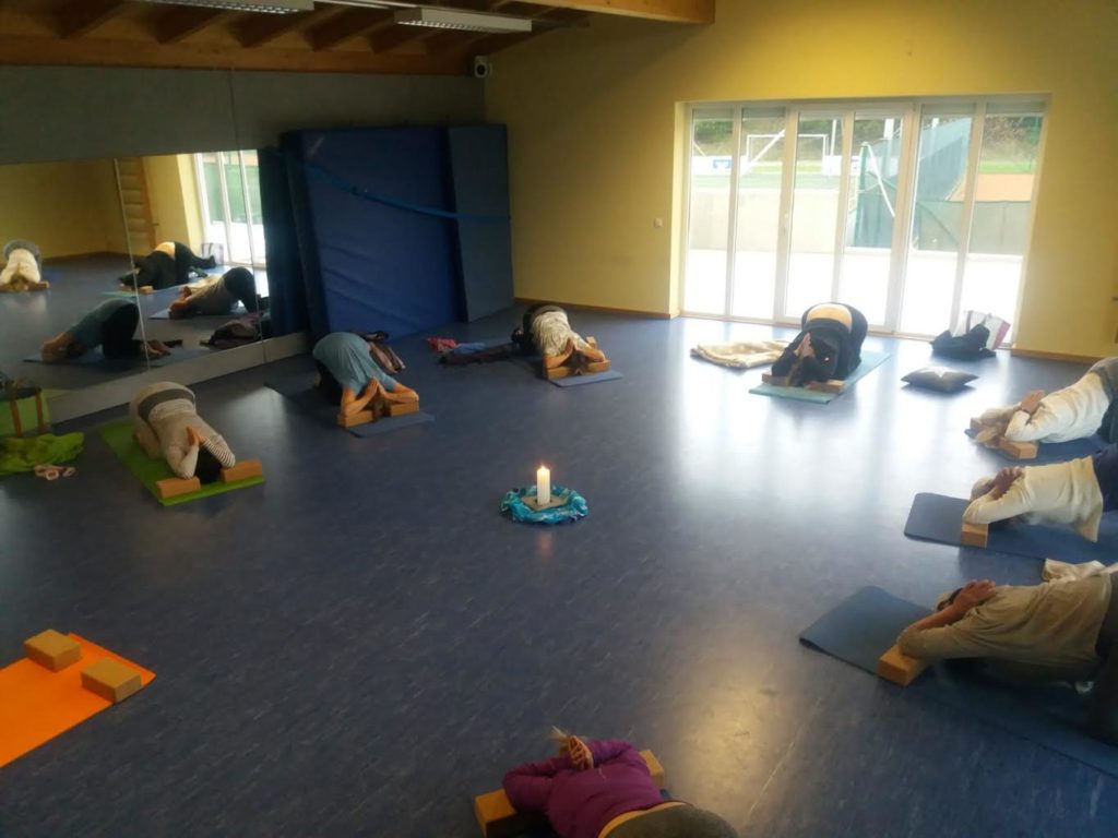 Dieses Bild hat ein leeres Alt-Attribut. Der Dateiname ist 2020Yoga-1024x768.jpg